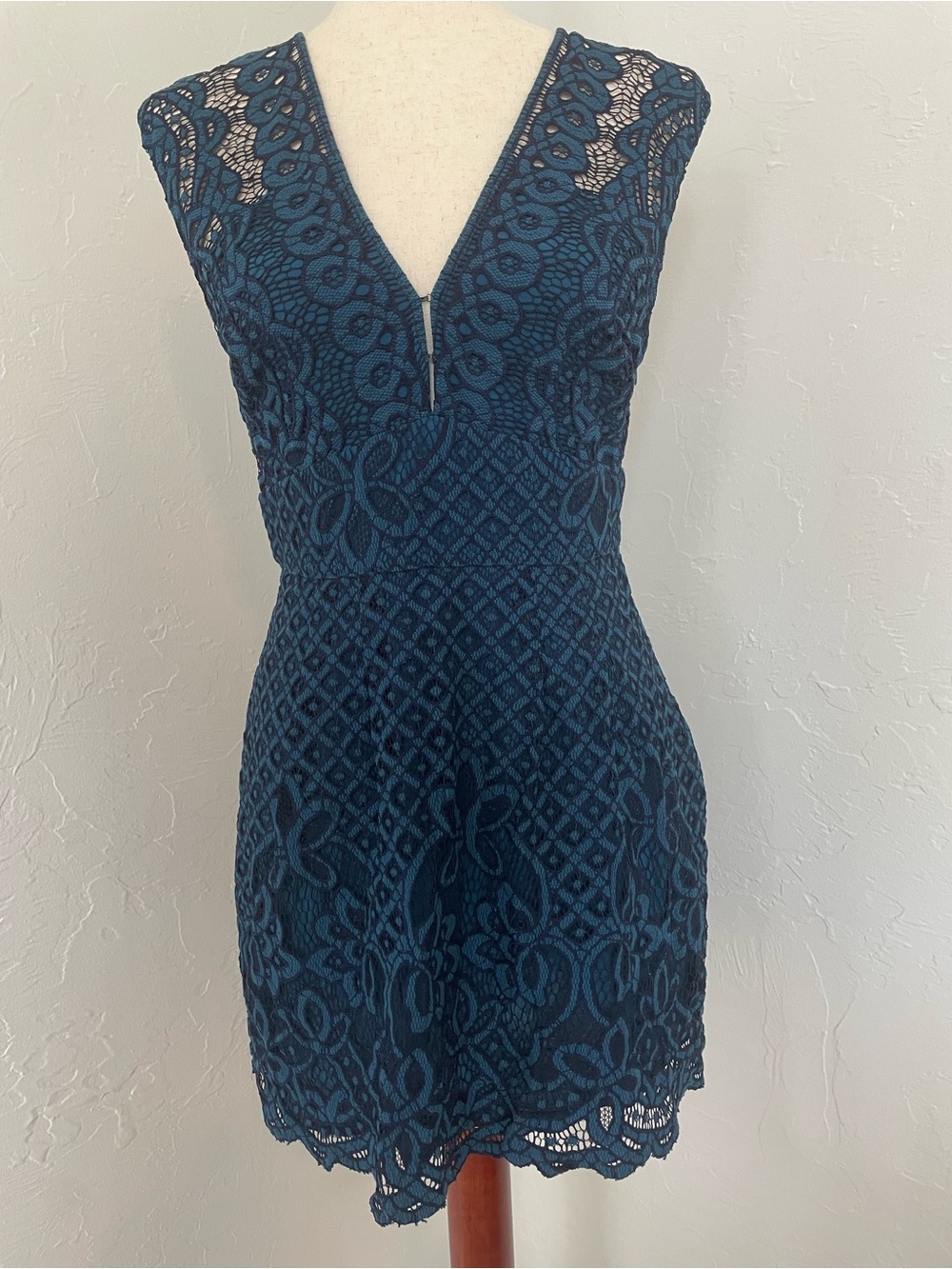 Free People Deep V-Neck Sapphire Blue Teal Lace Mini Dress Urban Outfitters T - Picture 4 of 15